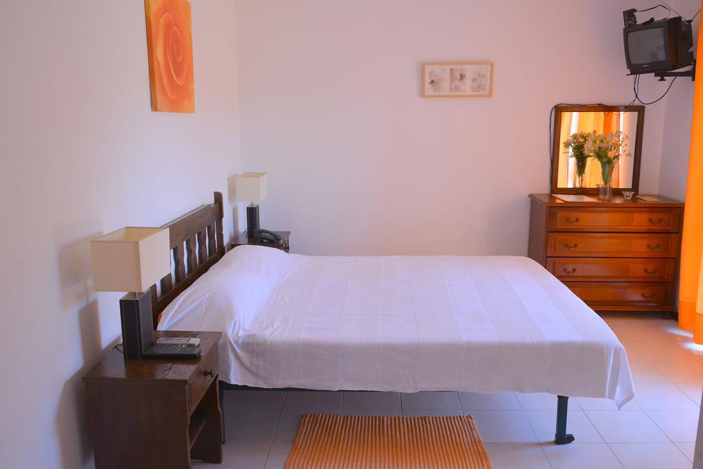 Villa Belinha - Guest House Quarteira Luaran gambar