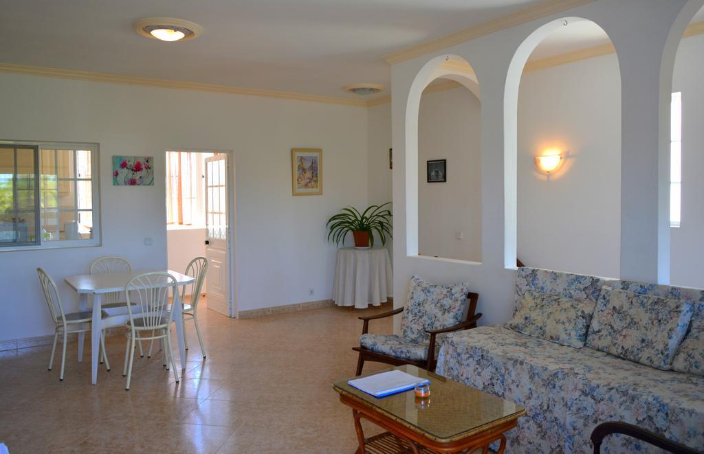 Villa Belinha - Guest House Quarteira Luaran gambar