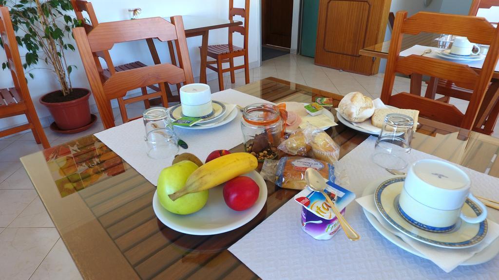 Villa Belinha - Guest House Quarteira Luaran gambar